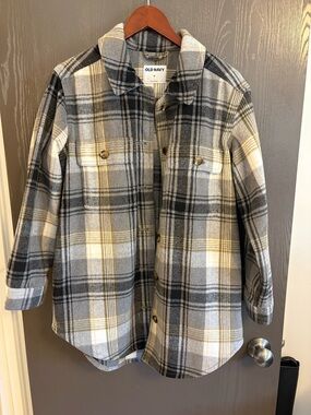 Old Navy Plaid Button-Up Shacket in Gray, Cream and Black